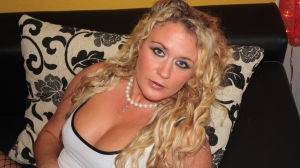Coquine Soulangis veux du sexe hardcore 
