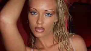 Coquine Artigues cherche du sexe hardcore 